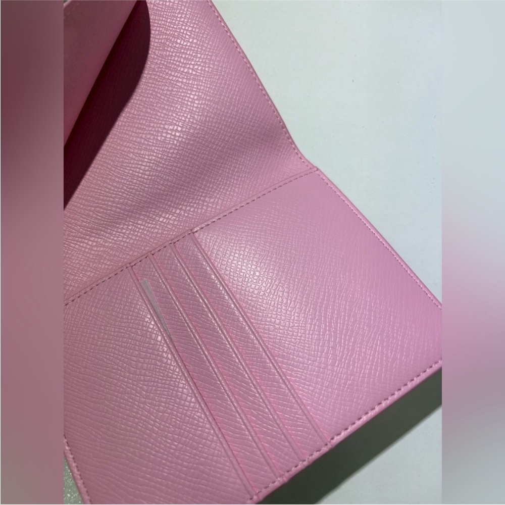 Swarovski gift passport holder - Picture 12 of 12